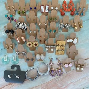 Unbranded lot of costume jewelry stud earrings vintage styles